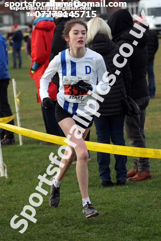 Girls under-15 North Eastern Cross Country, Redcar. Photo:  David T. Hewitson/Sports for All Pics